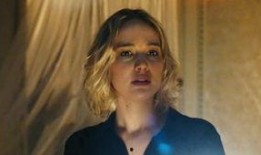 伊丽莎白霍尔姆生活照,镜头下的优雅与魅力