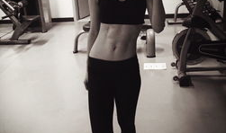 腹肌女生照片,展现女性健康之美