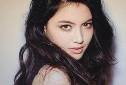泰国女明星婉娜拉,泰国银幕女神的璀璨星途