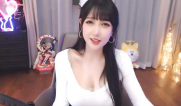 斗鱼女主播露点,网络热议引发伦理争议