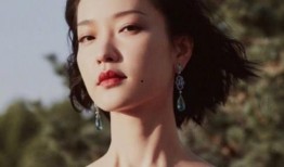 女演员周泓照片,光影交织下的美丽演绎