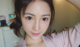 大胸女主播挤胸