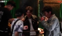 镇魂花絮摔衣服,激情摔衣瞬间，演绎热血青春