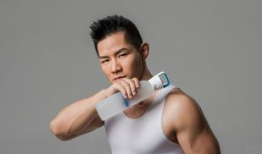 一龙老婆照片简历,美貌与才华并存的健身达人