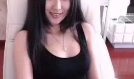 大胸女主播挤胸